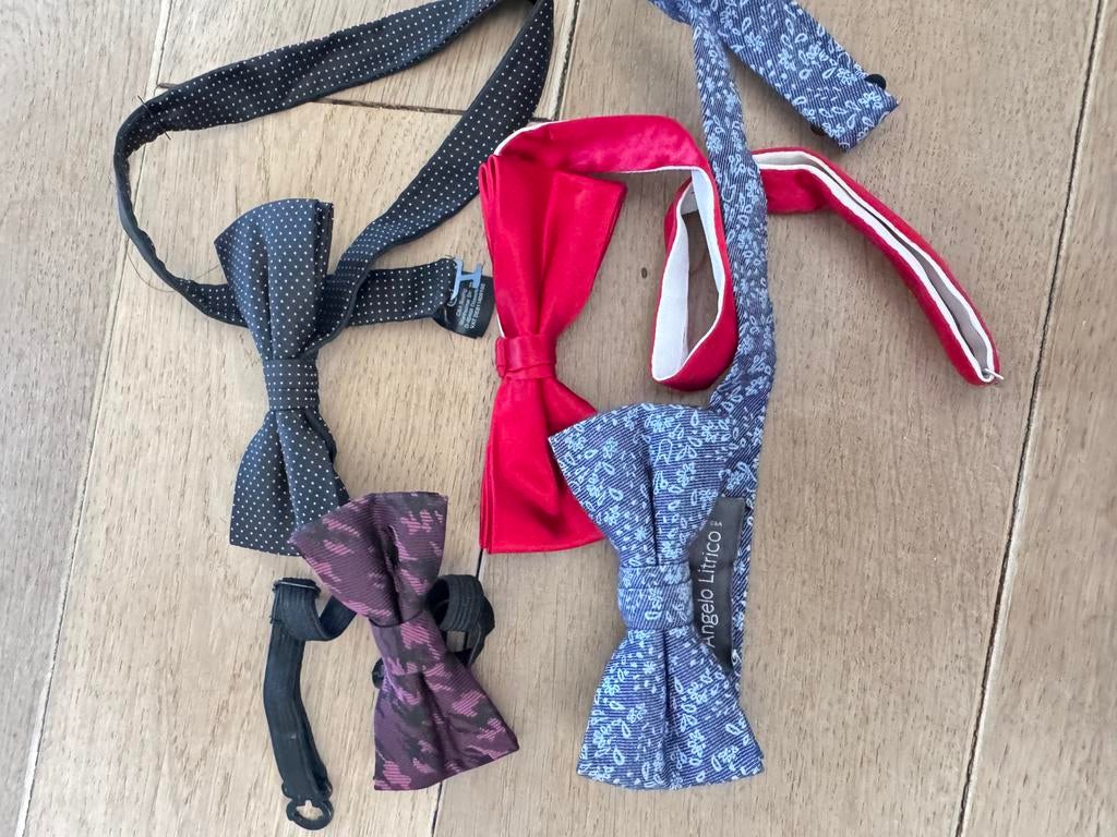 Jonges heren strikjea, Ophalen of Verzenden, Zo goed als nieuw