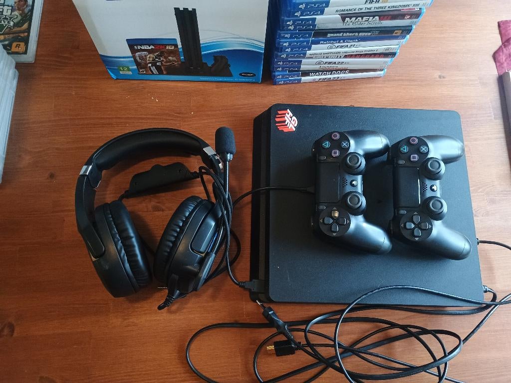 Ps4, Ophalen, Met games, Met 2 controllers, Zo goed als nieuw
