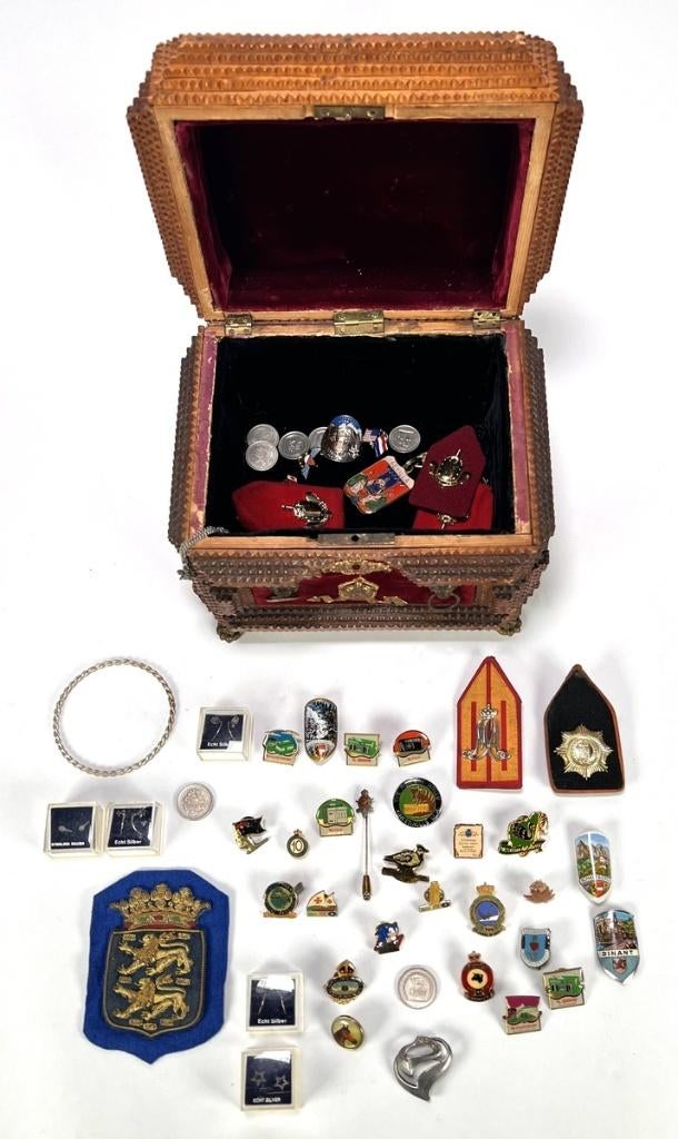 1219. Tramp Art kistje met inhoud – eerste kwart 20e eeuw, Ophalen of Verzenden