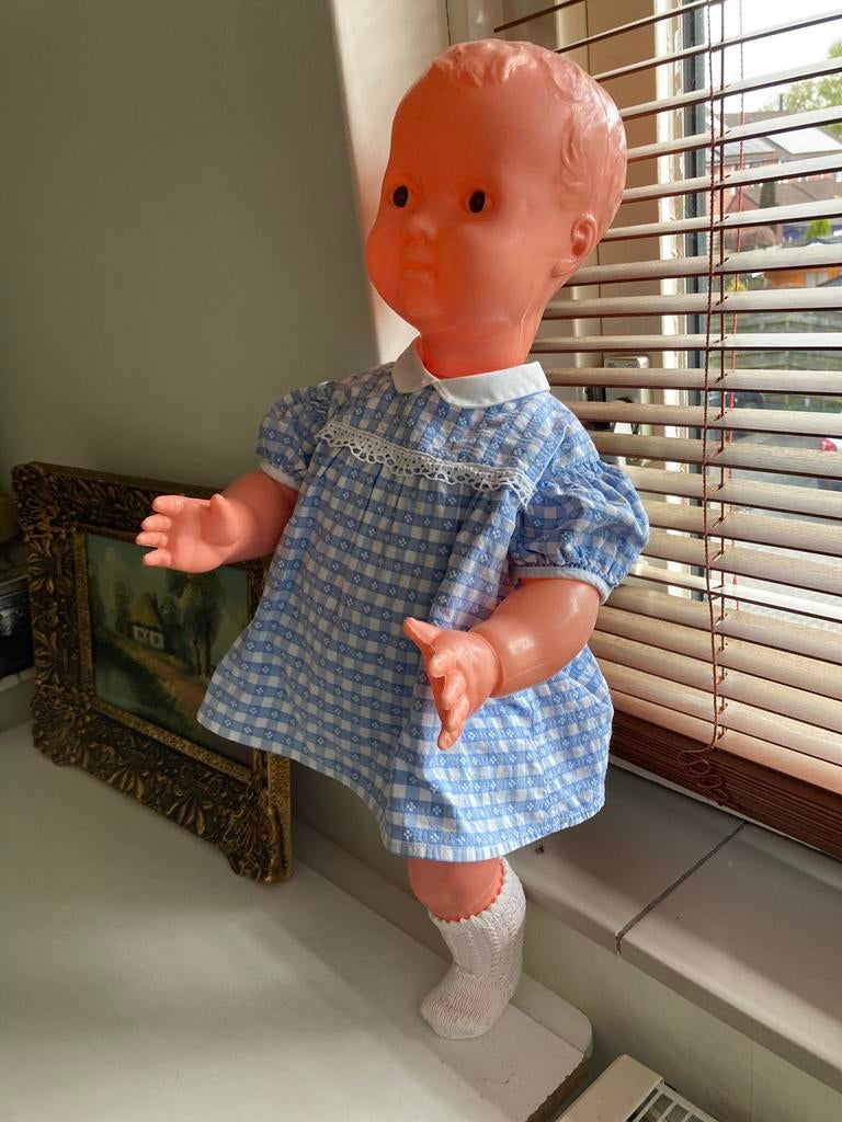 Gratis pop 58 cm, mist een been., Verzamelen, Poppen, Ophalen of Verzenden, Gebruikt, Pop