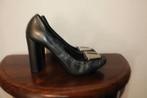 Prada pumps zacht leer grote sier gesp zilver voorkant 39, Pumps, Prada, Verzenden, Grijs