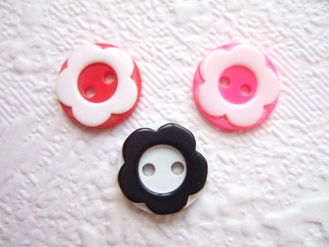 HALVE PRIJS ~ Rond bloem knoopje ~ 13 mm ~ Rood Roze Zwart - Naaien en Fournituren