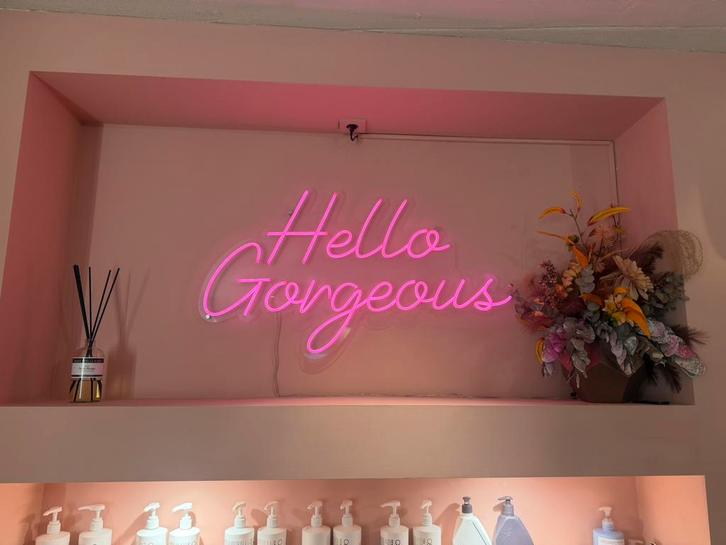 Hello Gorgeous” neon sign – eyecatcher voor salon/interieur, Diensten en Vakmensen, Kappers en Thuiskappers