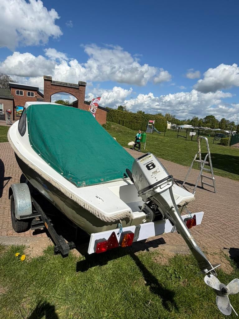 kajuit boot honda 8pk 4takt inc trailer inruil koopje €1250, Watersport en Boten, 10 tot 30 pk, Ophalen of Verzenden, Zo goed als nieuw