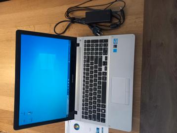 Samsung laptop met oplader  beschikbaar voor biedingen