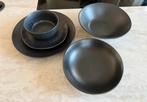 Zwarte serviesset mat, Huis en Inrichting, Woonaccessoires | Schalen en Manden, Ophalen, Gebruikt, Rond