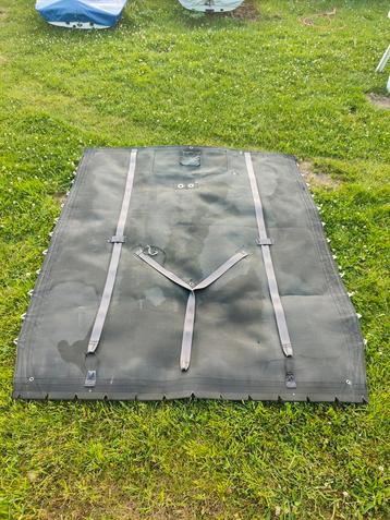 Trampoline Infusion, 2 lussen kapot beschikbaar voor biedingen