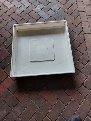 Lekbak  beschikbaar voor biedingen