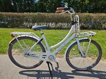 Damesfiets vogeu beschikbaar voor biedingen