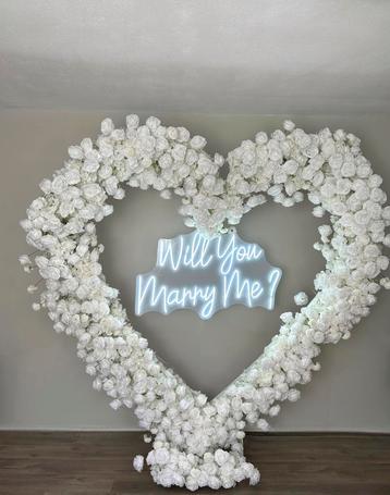 Te Huur: Marry Me proposal set/ verloving set hartboog  beschikbaar voor biedingen