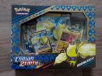 Pokemon tcg crown zenith regieleki v collection box nieuw !, Nieuw, Foil, Ophalen of Verzenden, Boosterbox