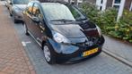 Toyota Aygo 1.0 12V Vvt-i 5DRS 2007 Zwart, Auto's, Voorwielaandrijving, Stof, Zwart, 4 stoelen