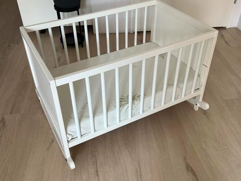 IKEA SOLGUL Wieg/Ledikant - Wit met niew 8cm matras, Kinderen en Baby's, Babywiegjes en Ledikanten, Zo goed als nieuw, Wieg, Ophalen