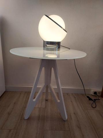 Design tafellamp met Bolvormige Kap beschikbaar voor biedingen