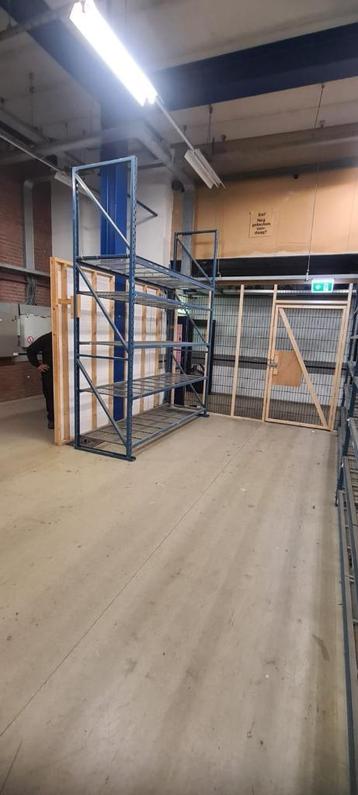 Stelling materiaal / vakstelling (L270cm H350cm) beschikbaar voor biedingen