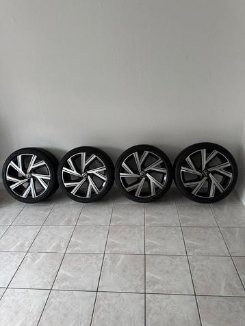 Golf 8 18” R-line Bergamo velgen incl. Bridgestone band ORG. beschikbaar voor biedingen