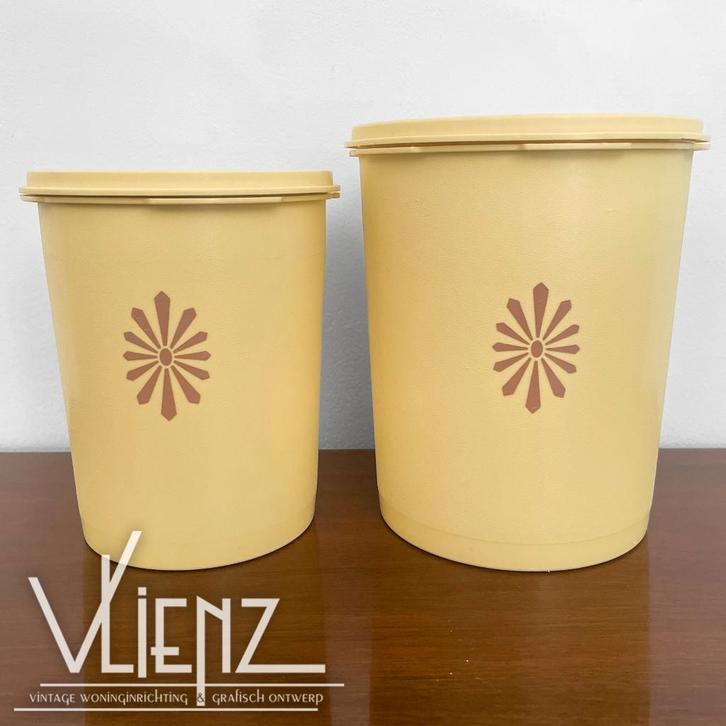 Twee vintage Tupperware potten met sterdeksel Sunflower, Huis en Inrichting, Keuken | Tupperware, Gebruikt, Bus of Trommel, Geel