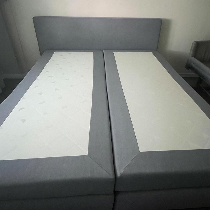 Licht grijze Karlsson boxspring 160x200 in super goede staat, Huis en Inrichting, Slaapkamer | Boxsprings, Gebruikt, 160 cm, 200 cm
