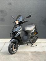 PIAGGIO ZIP 4T 2V BROM 2014 FULL OPTION GLANS ZWART, Ophalen, Maximaal 45 km/u, Zip, Zo goed als nieuw