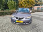 Mazda 3 1.6 Sedan 2004 Grijs, Auto's, Stof, 4 cilinders, Handgeschakeld, 48 €/maand