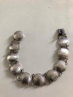 WILHELMINA ARMBAND        5158, Ophalen of Verzenden, Gebruikt, Speld(je) of Lepel(tje)