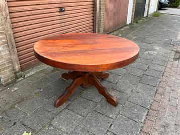 Massief eikenhouten ronde tafel beschikbaar voor biedingen