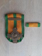 Oude militaire medaille voor krijgsverrichtingen 1940-1945, Verzamelen, Militaria | Tweede Wereldoorlog, Geen, Lintje, Medaille of Wings