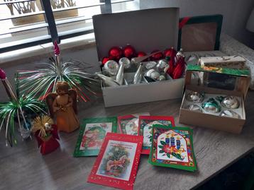 Vintage kerstversieringen: ballen, piek, decoratie, kaarten beschikbaar voor biedingen