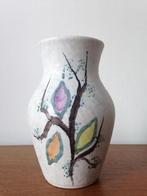 OPRUIMING Jaren 50 60 vaas blaadjes motief west germany, West Germany Pottery, Gebruikt, Overige kleuren, Ophalen of Verzenden