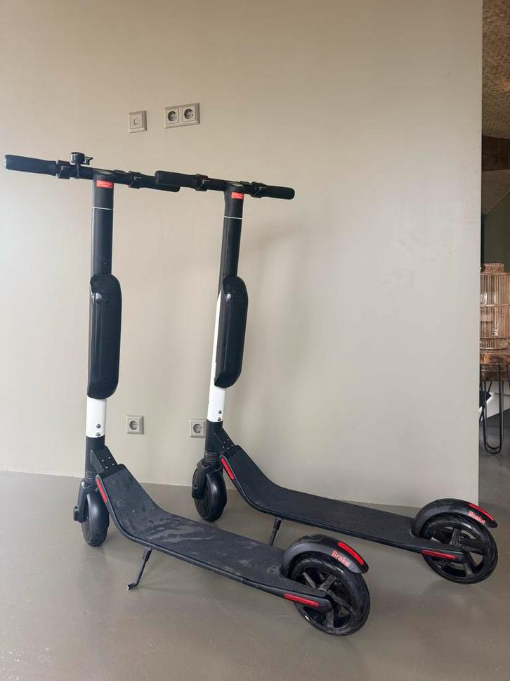 2x Segway Ninebot ES4 SN - wit - inclusief laders, Fietsen en Brommers, Steps, Gebruikt, Elektrische step (E-scooter), Ophalen