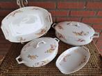 Verschillende wit porselein schalen met rozen erop., Antiek en Kunst, Antiek | Servies compleet, Ophalen of Verzenden