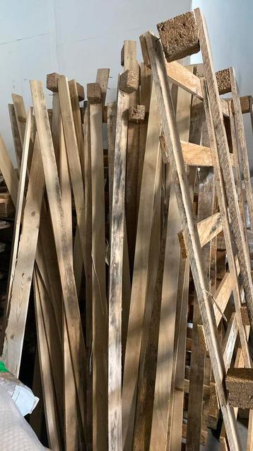 Pallets en planken gratis ophalen! beschikbaar voor biedingen