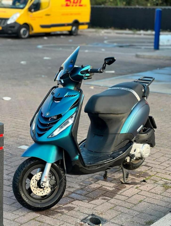 PIAGGIO ZIP 2020 IGET, Fietsen en Brommers, Scooters | Piaggio, Zo goed als nieuw, Zip, Maximaal 45 km/u, Benzine, Ophalen of Verzenden