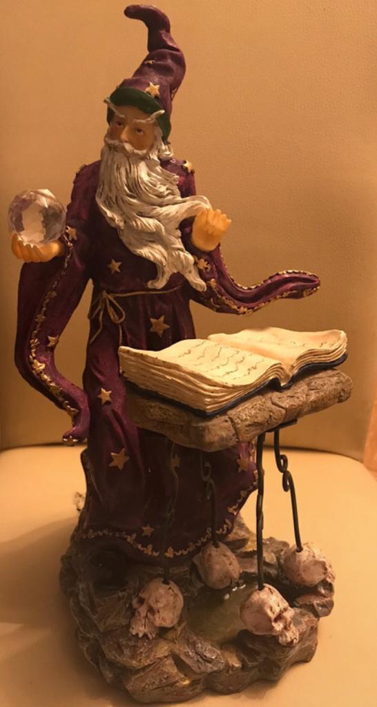 Magisch Tovenaarsbeeld met Kristallen Bol, Verzamelen, Beelden en Beeldjes, Zo goed als nieuw, Mens, Ophalen of Verzenden