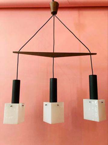 Deense Hanglamp plexiglas kapjes teak hout details beschikbaar voor biedingen