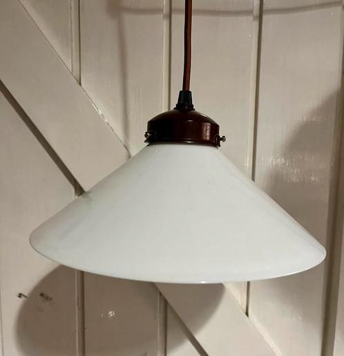 Vintage opaal glas met bakelieten onderdelen incl. led lamp, Huis en Inrichting, Lampen | Hanglampen, Gebruikt, Minder dan 50 cm