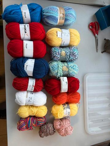 Diverse bollen wol – Zeeman, Wibra, Gründl e.a., effen & wol beschikbaar voor biedingen