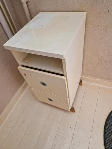 Gratis ophalen oud kastje voor bijv. in schuur beschikbaar voor biedingen