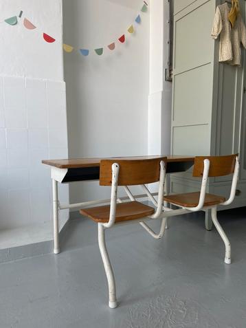 Vintage hout schoolbankje, schooltafel, kinder tafel beschikbaar voor biedingen