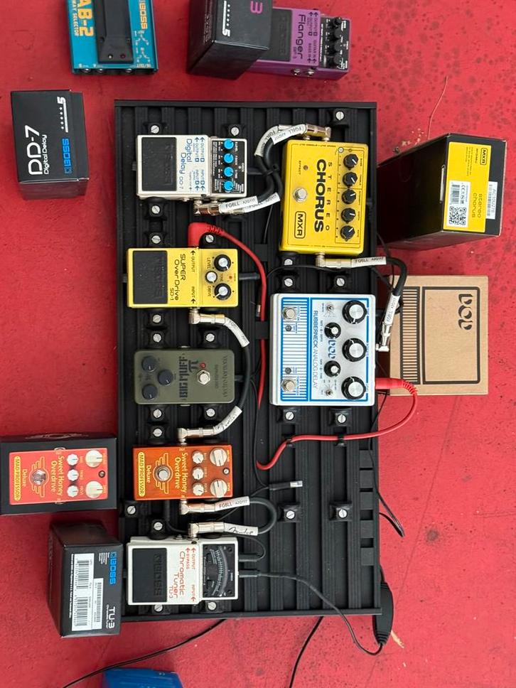 Diverse effecten, Muziek en Instrumenten, Effecten, Zo goed als nieuw, Chorus, Ophalen of Verzenden