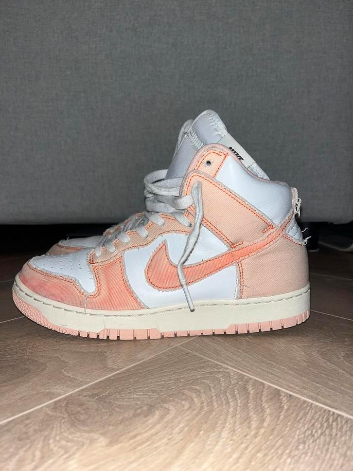 Nike WMNS Dunk High 1985 ‘Arctic Orange’ – maat 41, Kleding | Dames, Schoenen, Zo goed als nieuw, Sneakers of Gympen, Overige kleuren