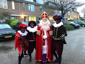 Pietenpakken te koop beschikbaar voor biedingen