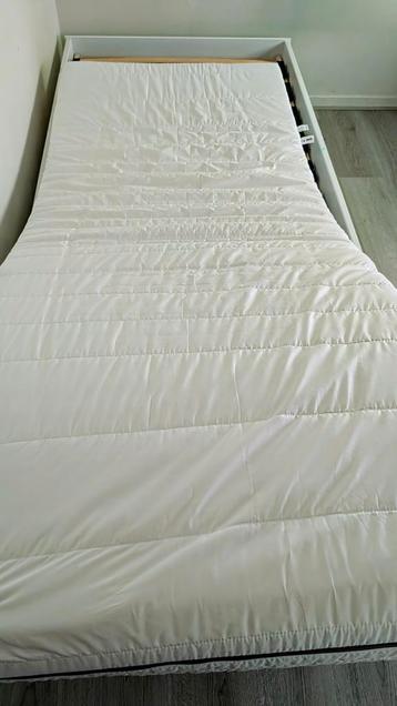 single bed mattress+mattress protector and cover beschikbaar voor biedingen