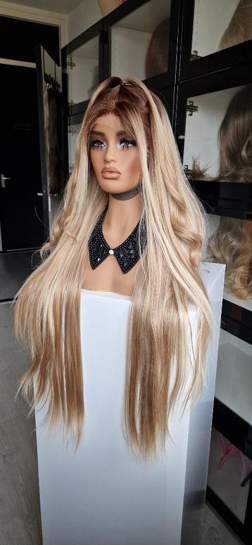 Luxe Lace Pruik: Blond Gemixt - Extra Lang&Vol 85cm lang beschikbaar voor biedingen
