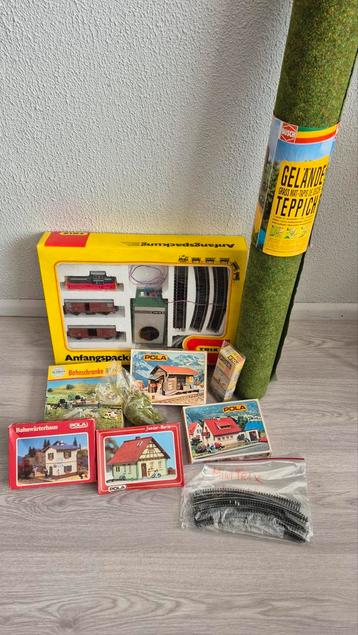Vintage Trix Treinset met Pola Gebouwen & Grasmat beschikbaar voor biedingen