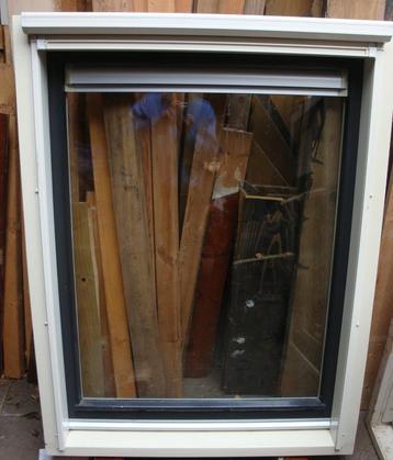 hardhouten draai-kip kozijn 100x130 met dubbel glas en hor beschikbaar voor biedingen