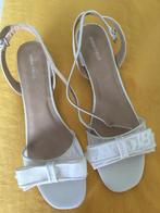 Sandaaltjes, trouwschoenen wit met kanten strikje nieuw (43), Kleding | Dames, Schoenen, Wit, Nieuw, Sandalen of Muiltjes, Ophalen of Verzenden