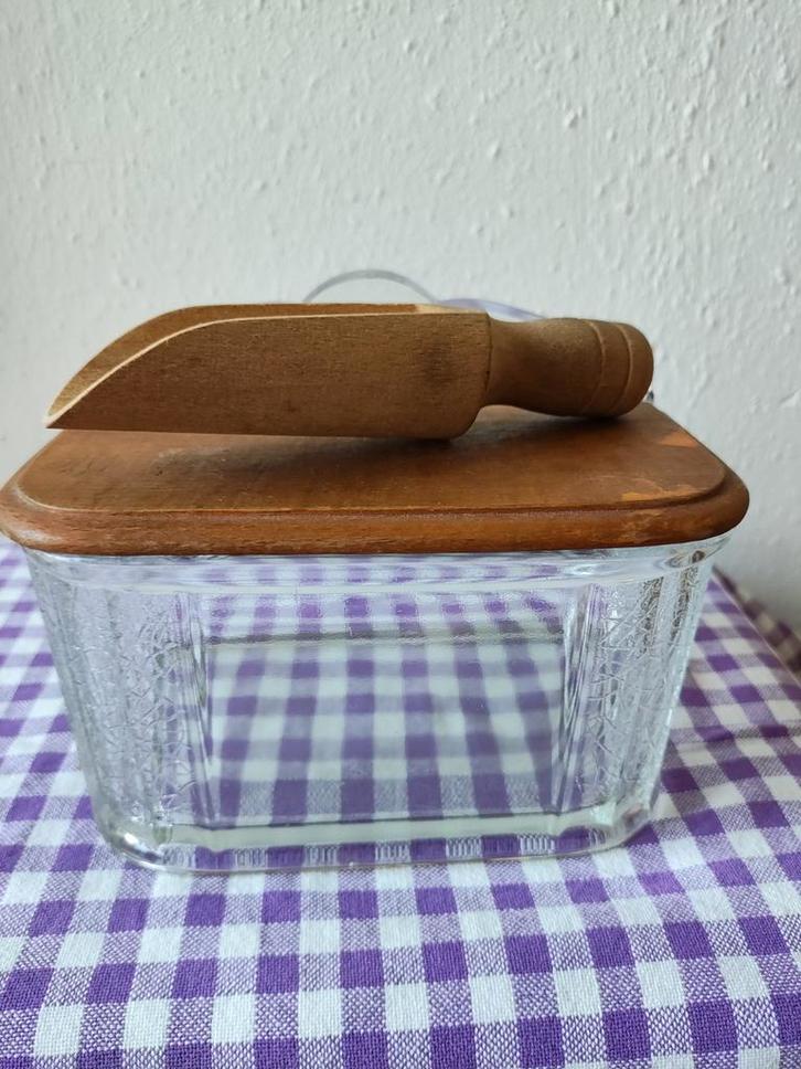 Mooie oude glazen zoutbak met houten deksel en schepje, Antiek en Kunst, Antiek | Keukenbenodigdheden, Verzenden