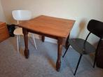 GRATIS Kleine eettafel met brocante stoelen, Ophalen, Gebruikt, 50 tot 100 cm, Vierkant