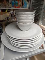 Servies grote bord en 6 borden en schaaltje, Antiek en Kunst, Antiek | Servies compleet, Ophalen